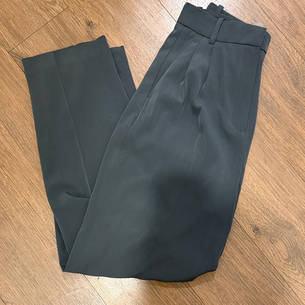 H&M Classic Pleated Dress Pants - gray